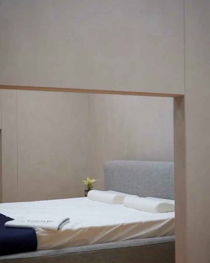 HEKA showroom signature headboard