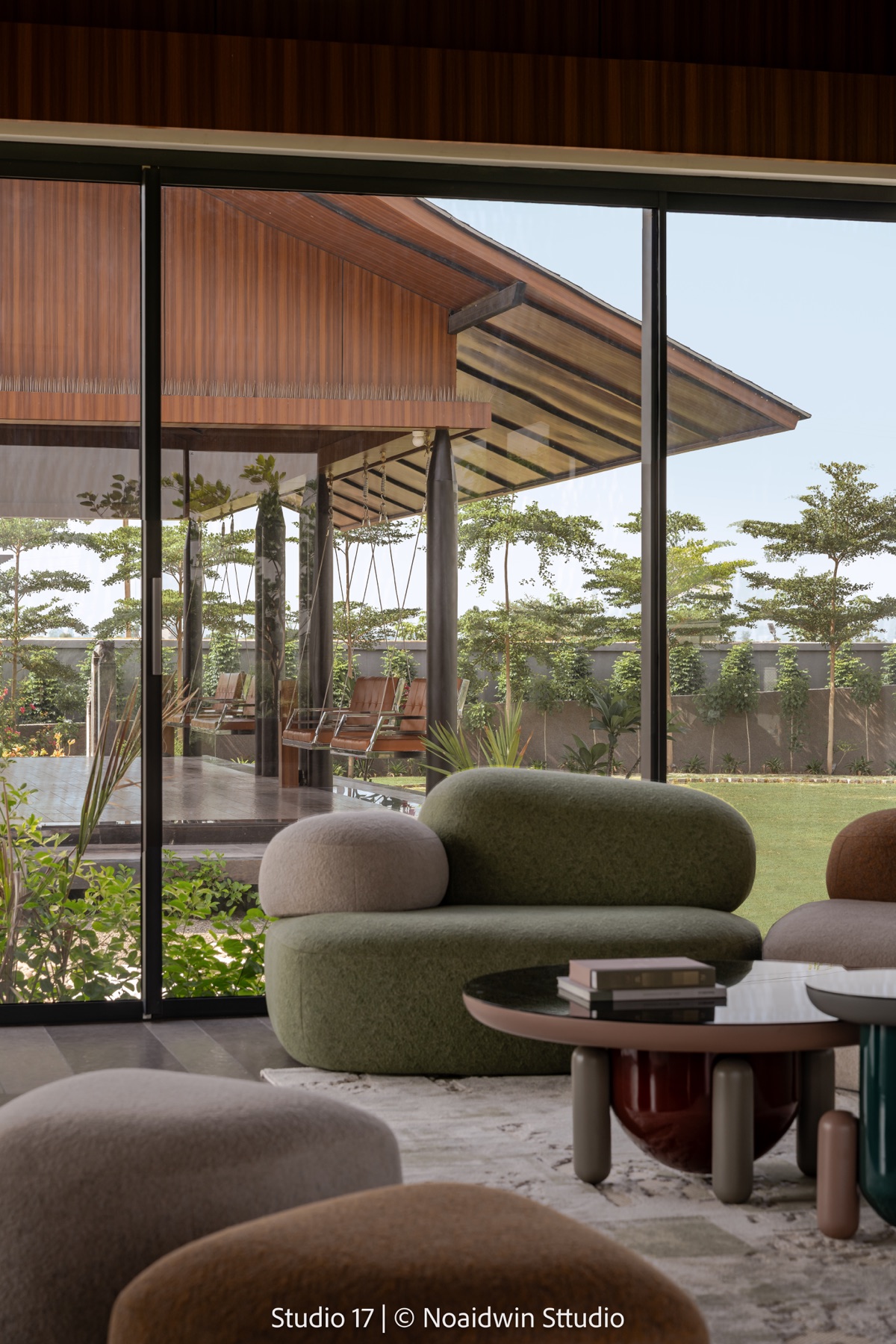 RAAZ'FARM lounge