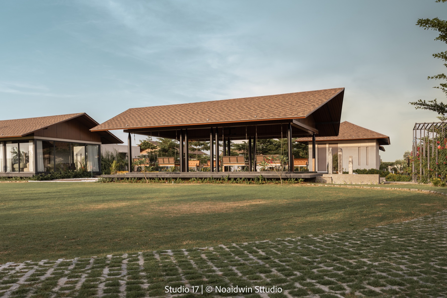 RAAZ'FARM entrance pavilion